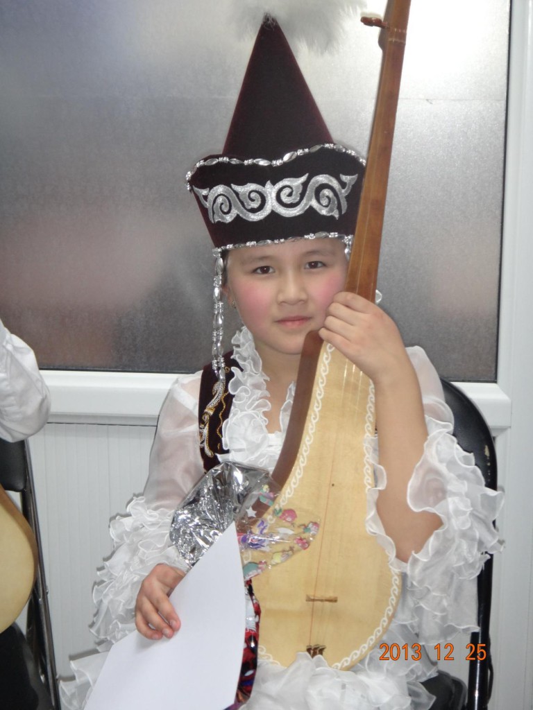 Комуз, Комузда ойногонду үйрөтүү , обучение, игре , на комузе, национальный инструмент, комуз
